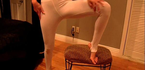  I want to show you the new yoga pants I just bought JOI